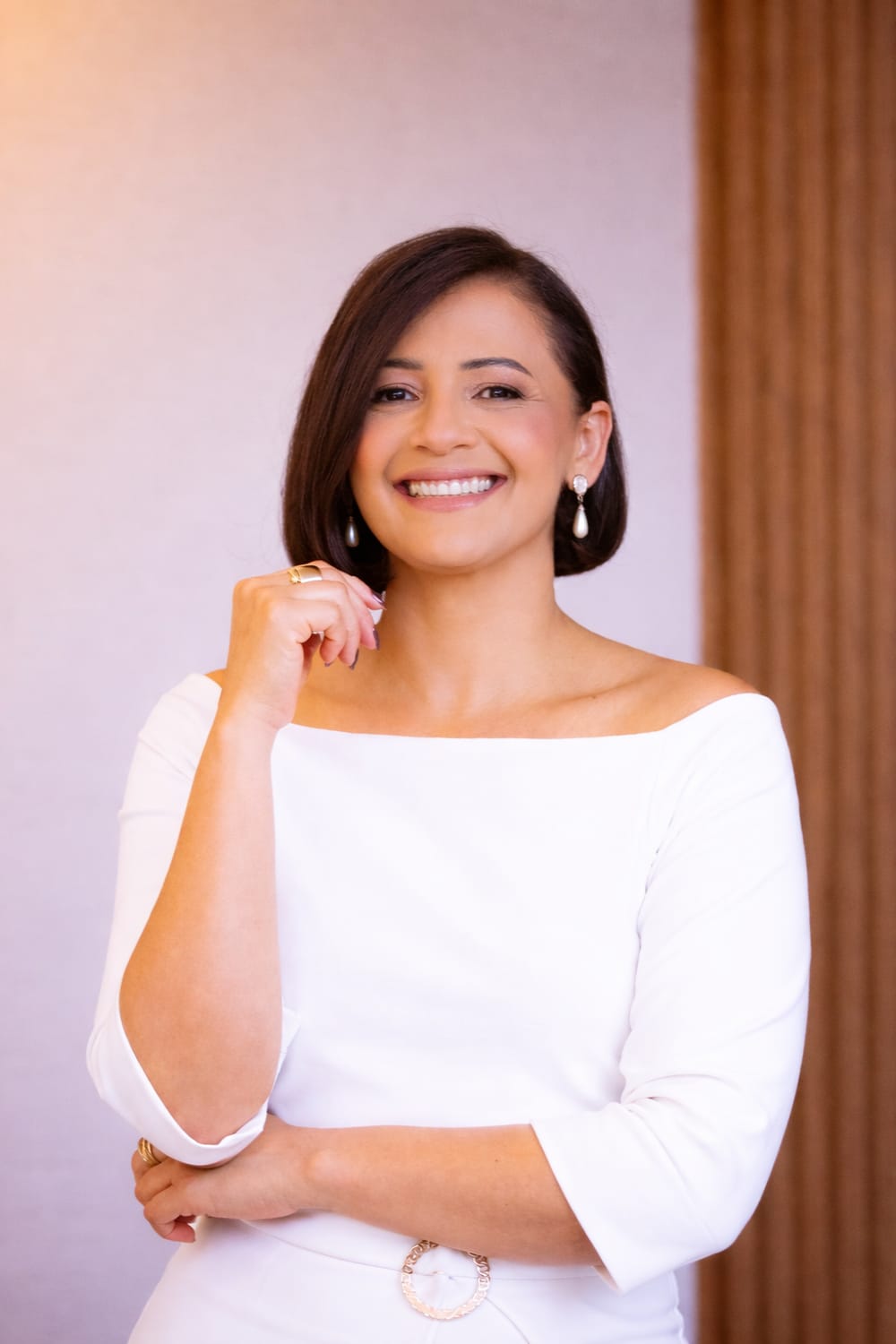 Rosana Keuly sorrindo, de blusa branca
